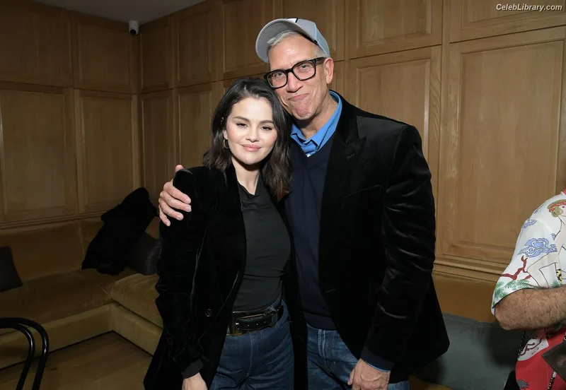 Selena Gomez photo 7 of 3523