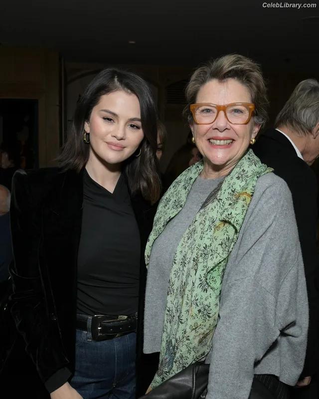 Selena Gomez photo 8 of 3523