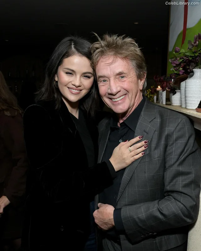 Selena Gomez photo 9 of 3523