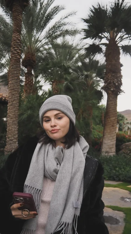 Selena Gomez photo 9 of 3523