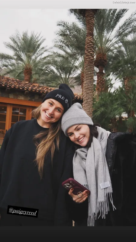 Selena Gomez photo 10 of 3523