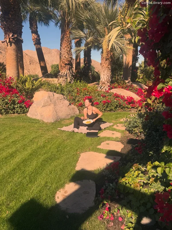 Selena Gomez photo 14 of 3523