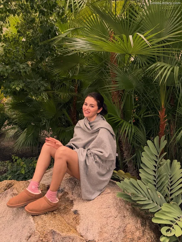 Selena Gomez photo 17 of 3523