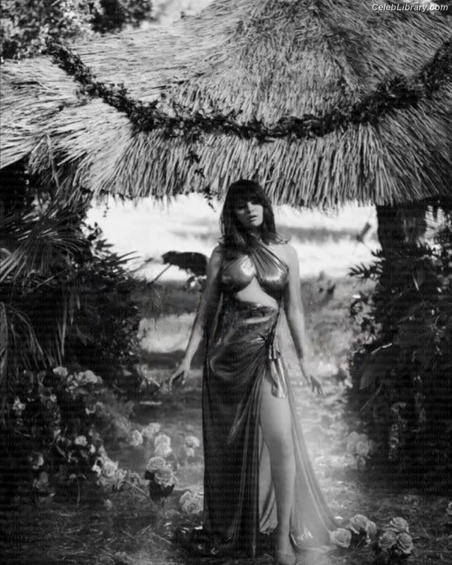 Selena Gomez photo 9 of 3523