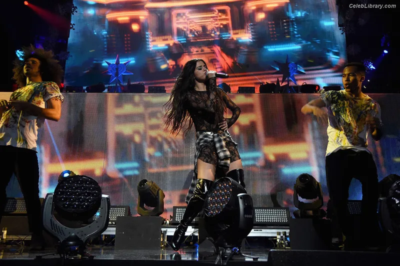 Selena Gomez photo 6 of 3523
