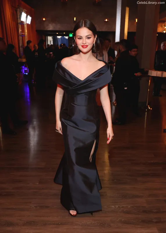 Selena Gomez photo 18 of 3523