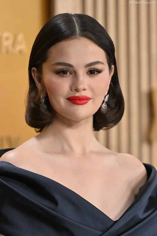 Selena Gomez photo 19 of 3523
