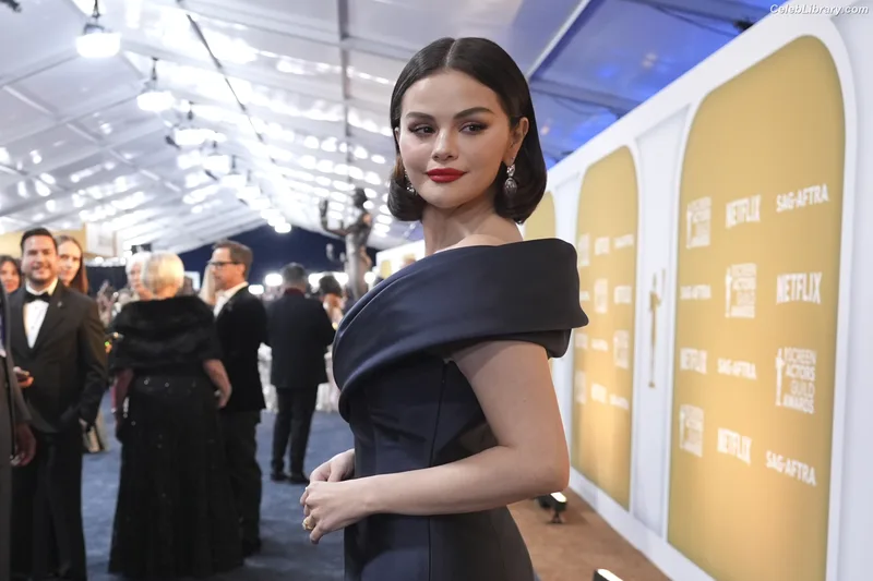 Selena Gomez photo 22 of 3523
