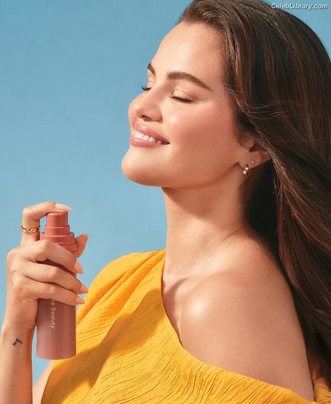 Selena Gomez photo 22 of 3523