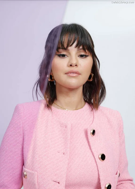 Selena Gomez photo 15 of 3523