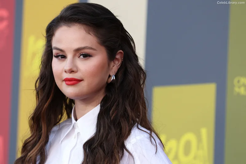 Selena Gomez photo 6 of 3523