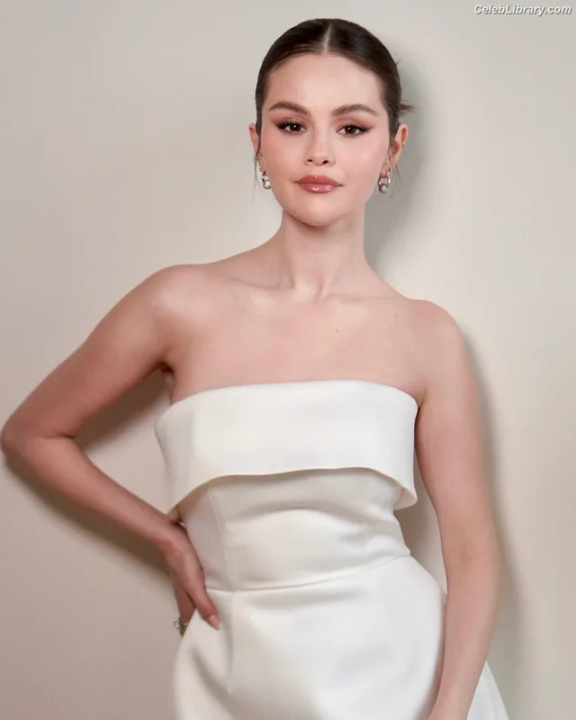 Selena Gomez photo 8 of 3523
