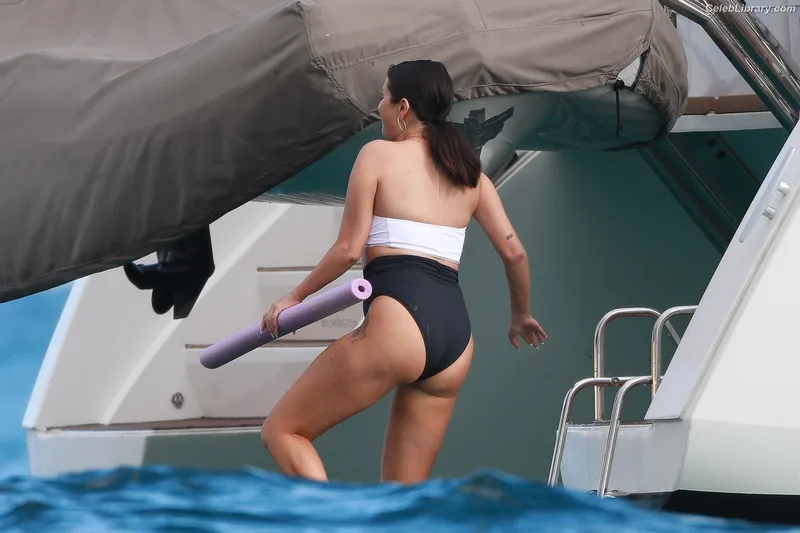 Selena Gomez photo 21 of 3523