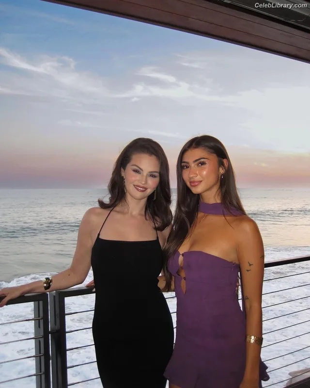 Selena Gomez photo 13 of 3523