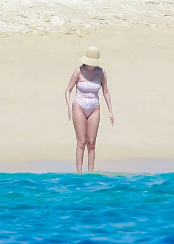 Selena Gomez photo 10 of 3523