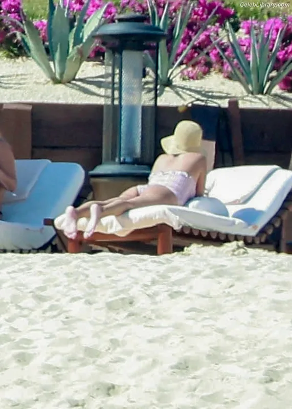 Selena Gomez photo 20 of 3523