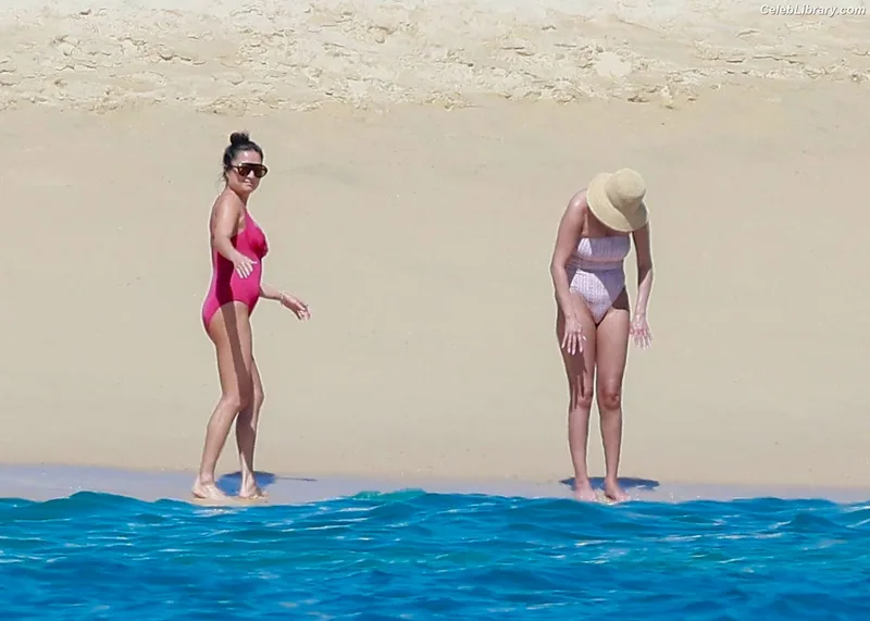 Selena Gomez photo 5 of 3523