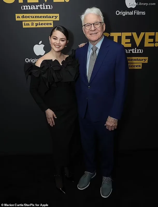Selena Gomez photo 15 of 3523