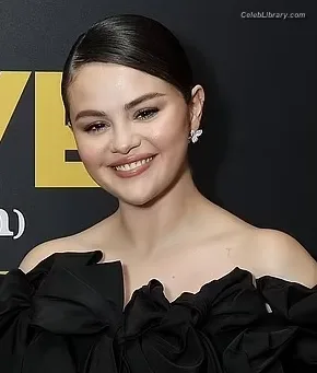 Selena Gomez photo 18 of 3523