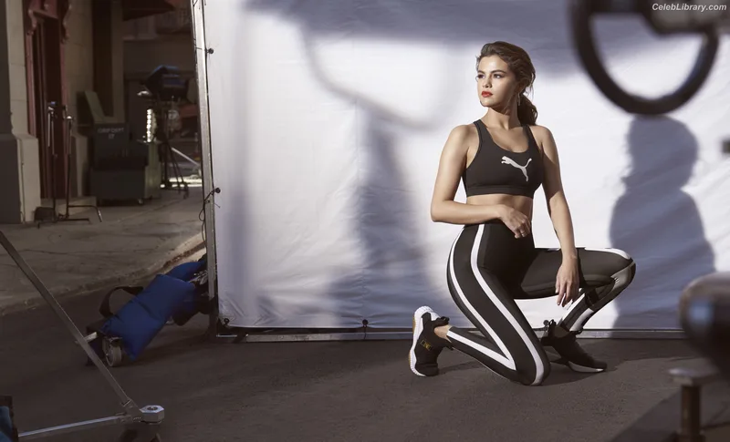 Selena Gomez photo 3 of 3523