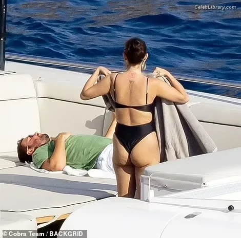 Selena Gomez photo 20 of 3523