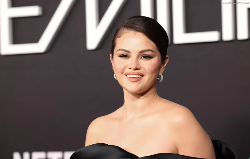 Selena Gomez photo 24 of 3523