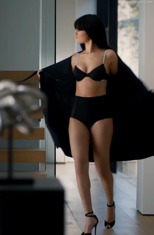 Selena Gomez photo 12 of 3523