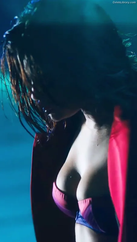 Selena Gomez photo 13 of 3523