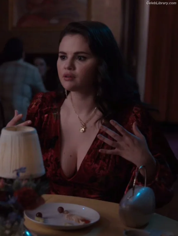 Selena Gomez photo 14 of 3523