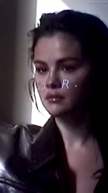 Selena Gomez photo 22 of 3523