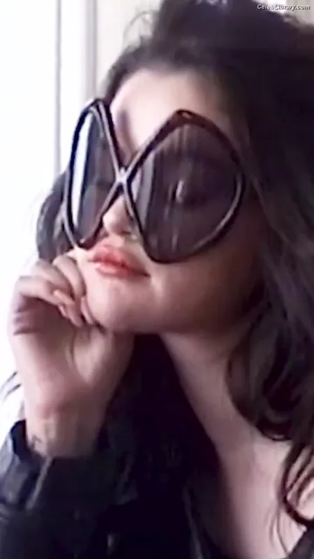 Selena Gomez photo 18 of 3523