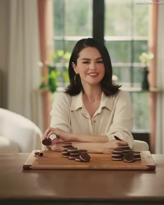 Selena Gomez photo 4 of 3523