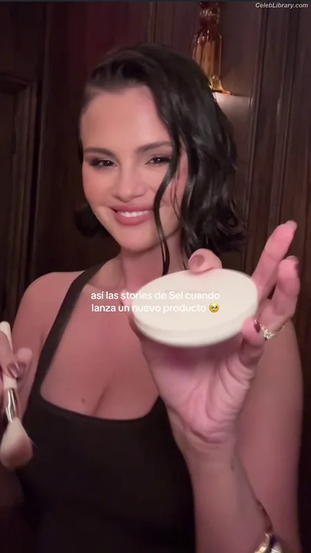 Selena Gomez photo 5 of 3523