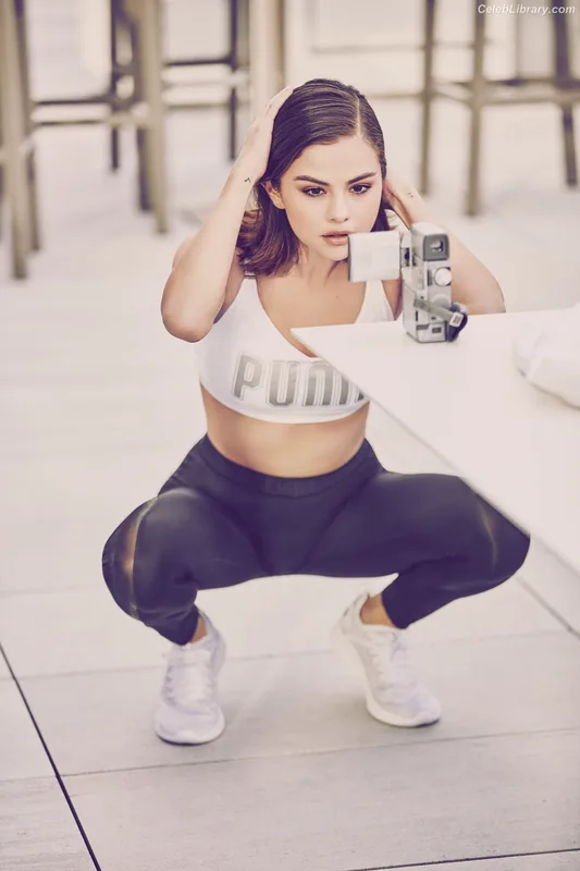 Selena Gomez photo 23 of 3523