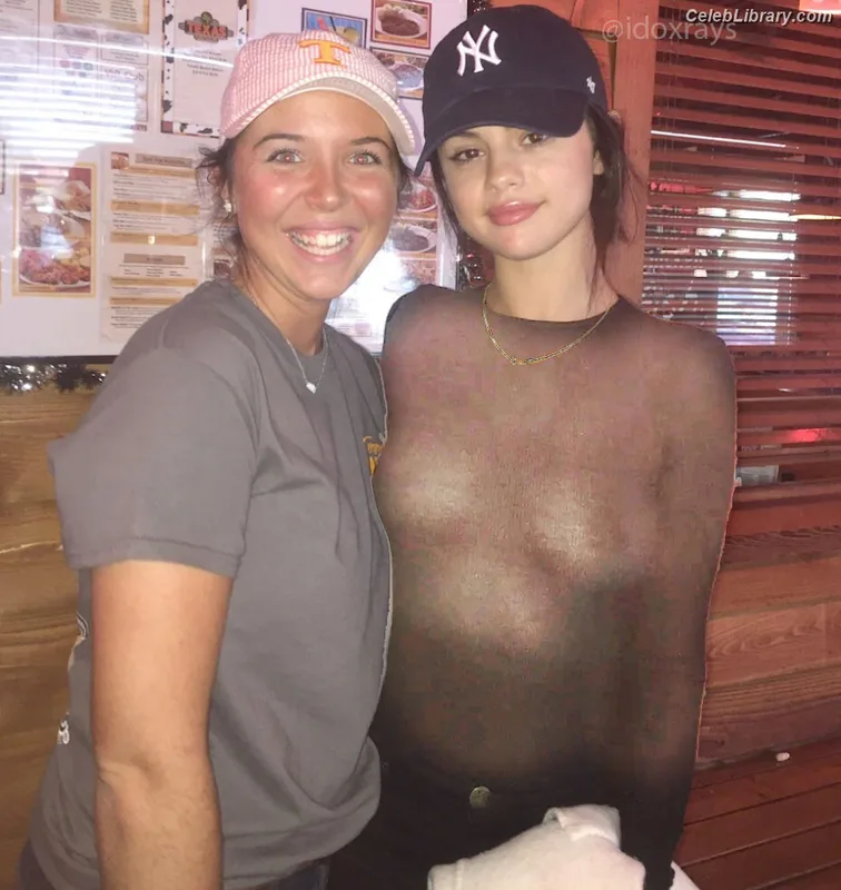Selena Gomez photo 9 of 3523