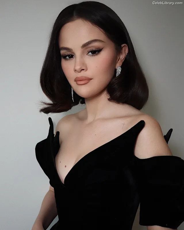 Selena Gomez photo 4 of 3523