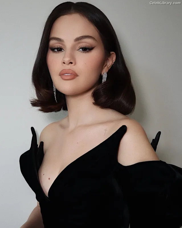 Selena Gomez photo 8 of 3523
