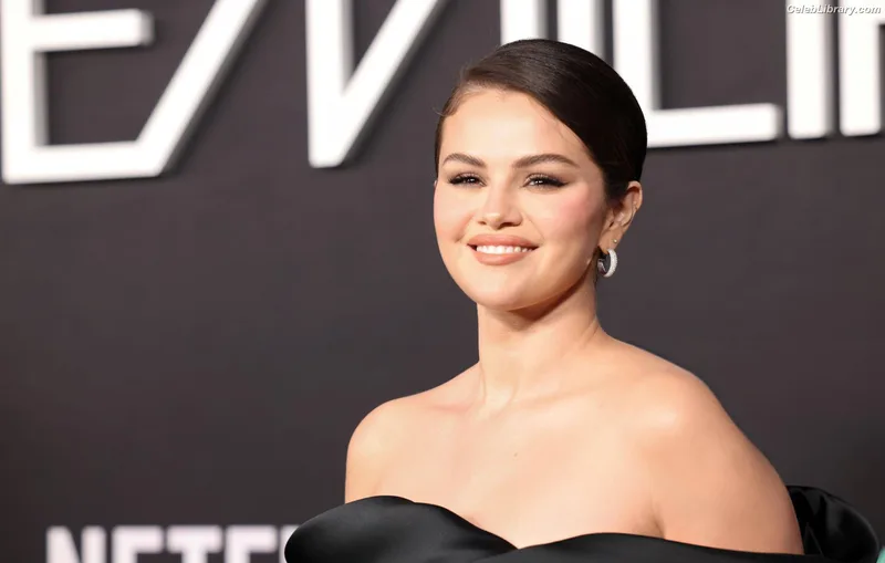 Selena Gomez photo 17 of 3523