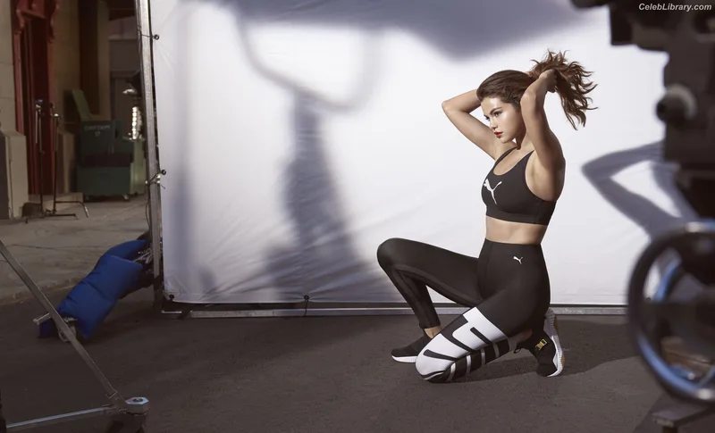 Selena Gomez photo 18 of 3523
