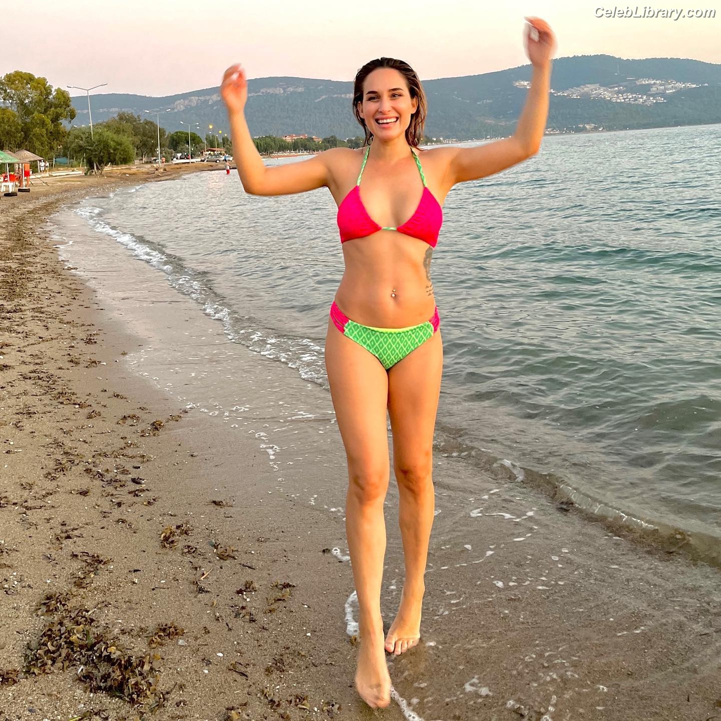 Sema Aydemir photo 8 of 38