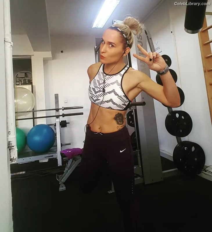 Sema Aydemir photo 24 of 38