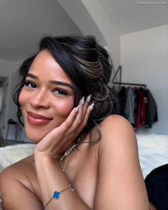 Serayah photo 16 of 16