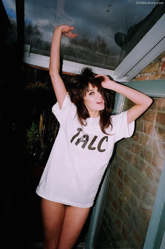 Seren Gibson photo 1 of 408