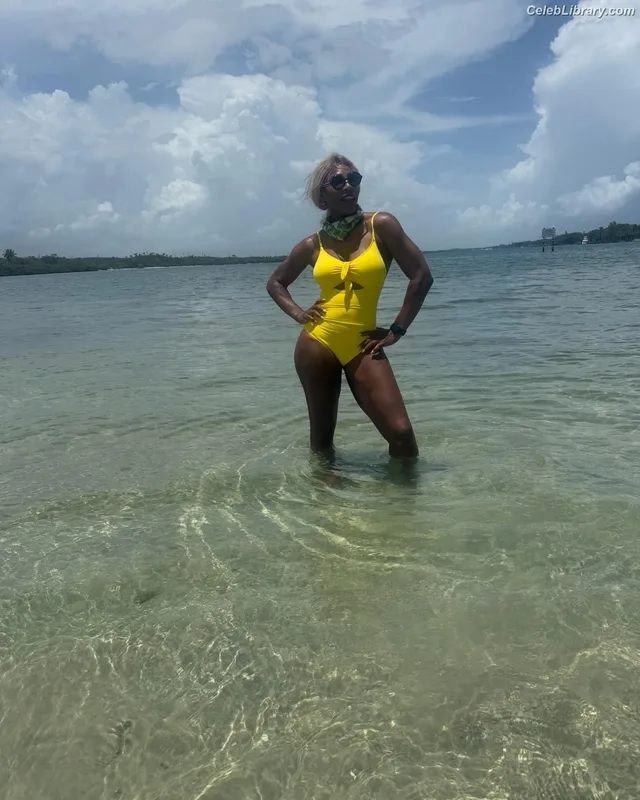 Serena Williams photo 2 of 276