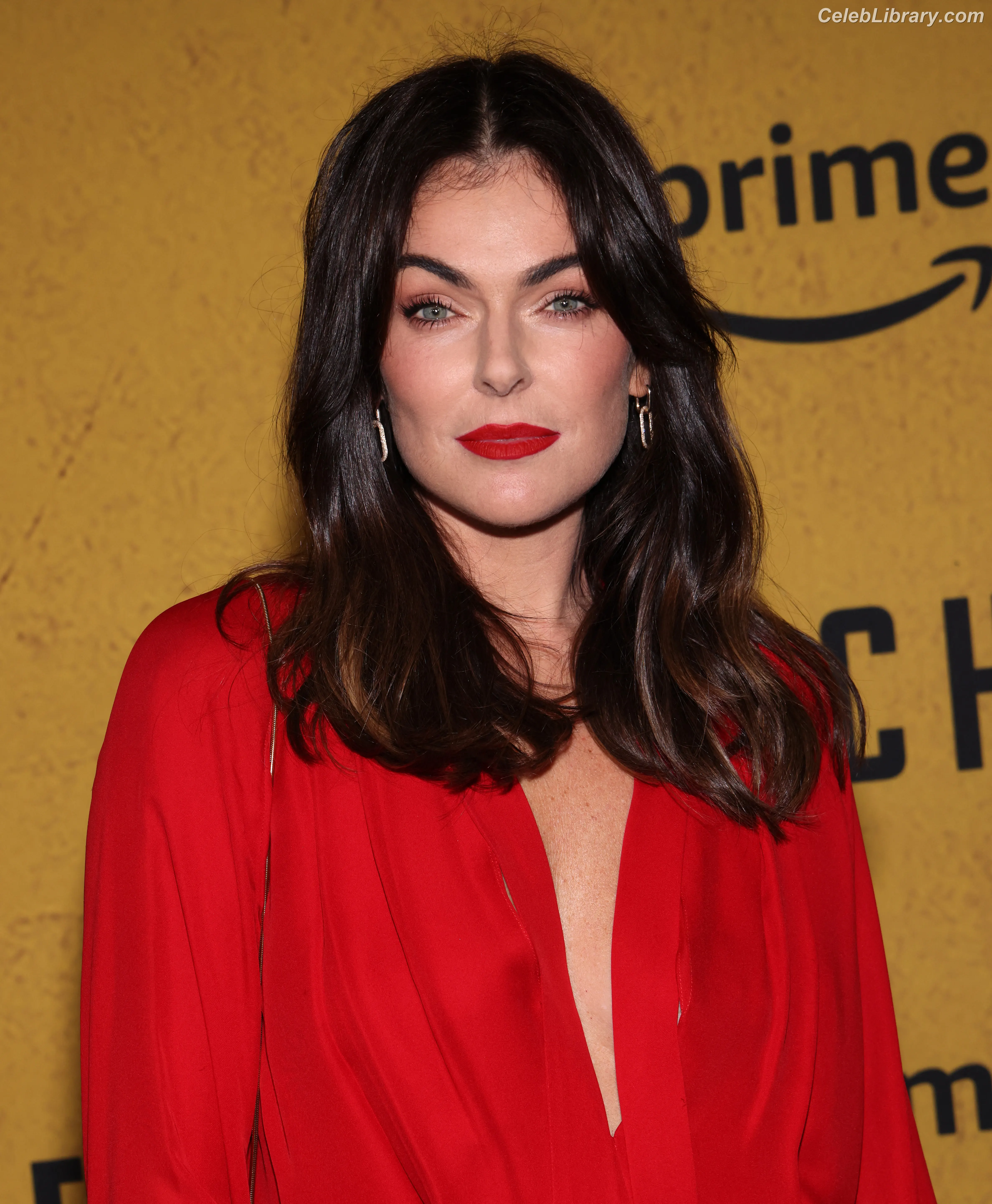 Serinda Swan photo 4 of 201
