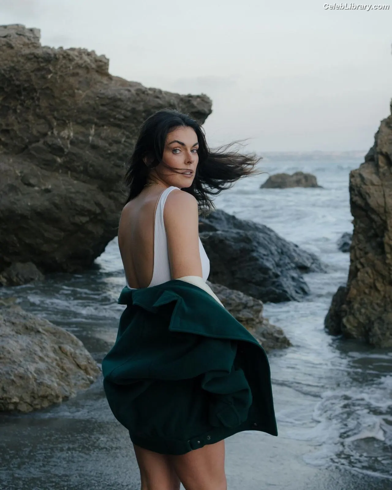Serinda Swan photo 1 of 201