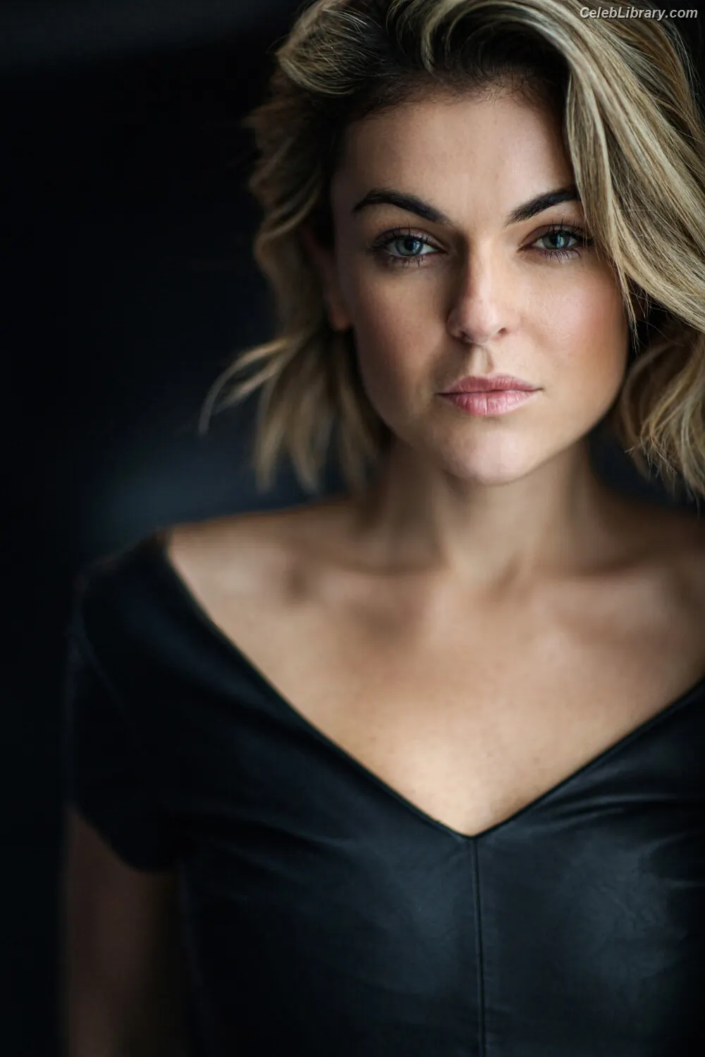 Serinda Swan photo 9 of 201
