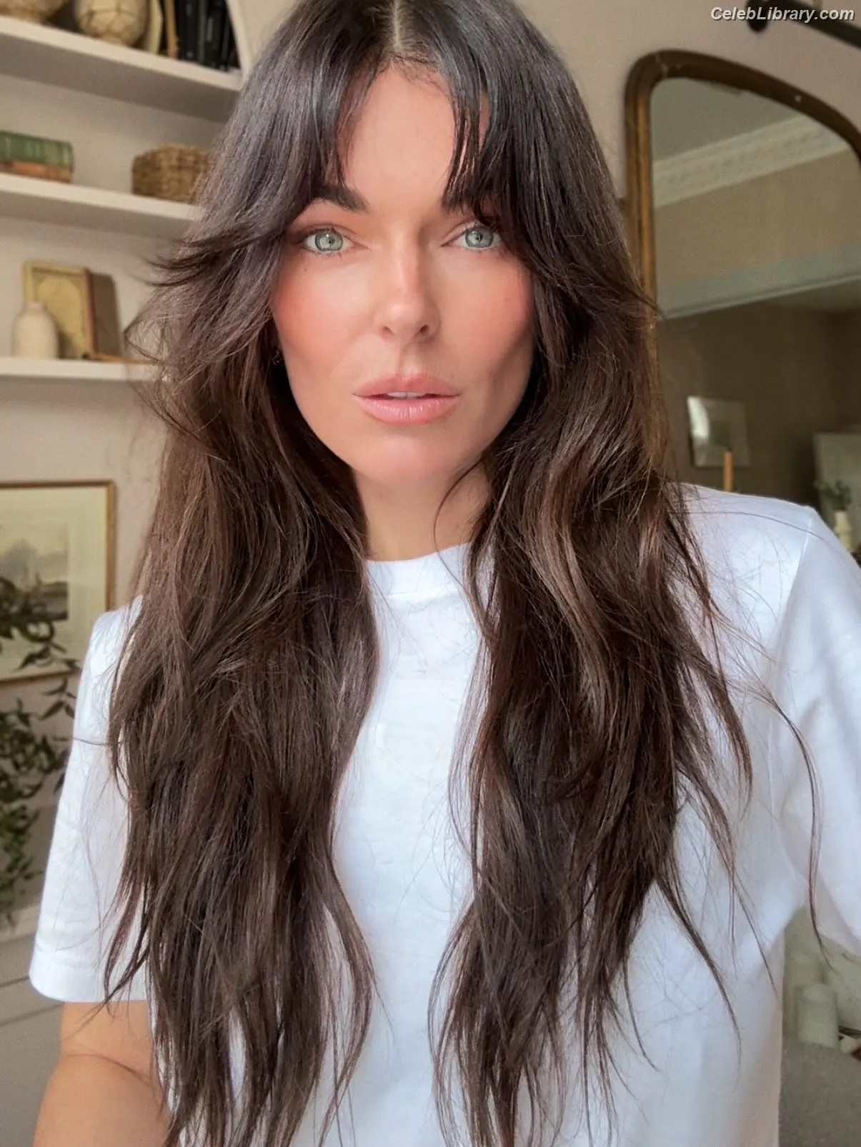 Serinda Swan photo 5 of 201