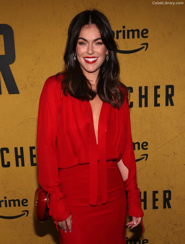 Serinda Swan photo 5 of 200