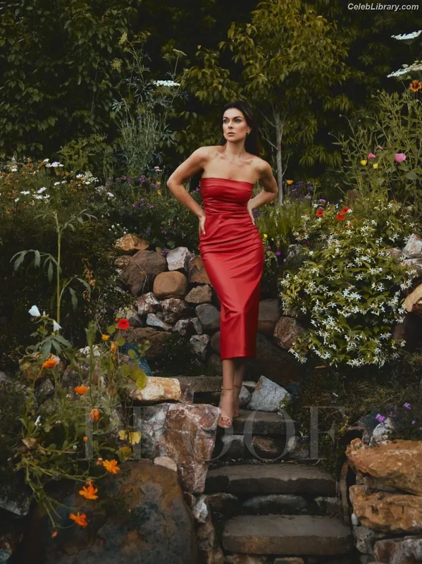 Serinda Swan photo 20 of 200